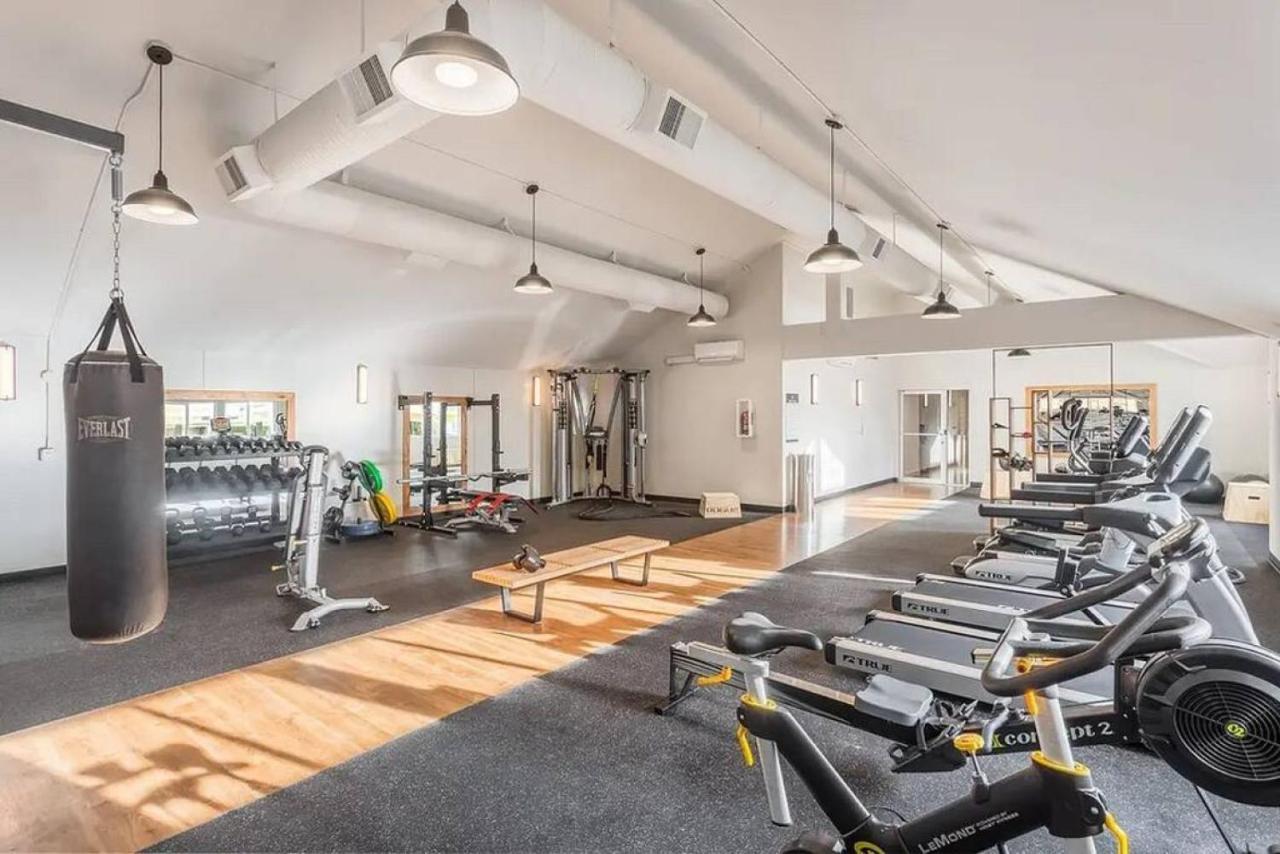 Modern And Spacious Apartment- Gym, Wifi, Free Parking Сиатъл Екстериор снимка